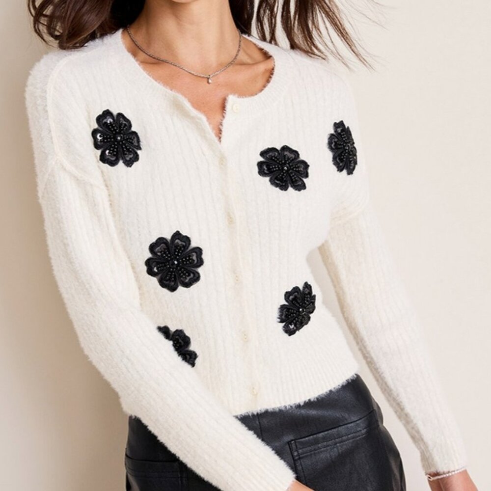 NWT Francesca's Holly Floral Cardigan White with Black Flowers Large SUPER SOFT - Picture 3 of 8